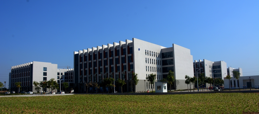 陕西国际商贸学院校园风景 梦想与活力交织的画卷